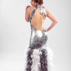 Robe couture Argentée avec Boas de Plumes